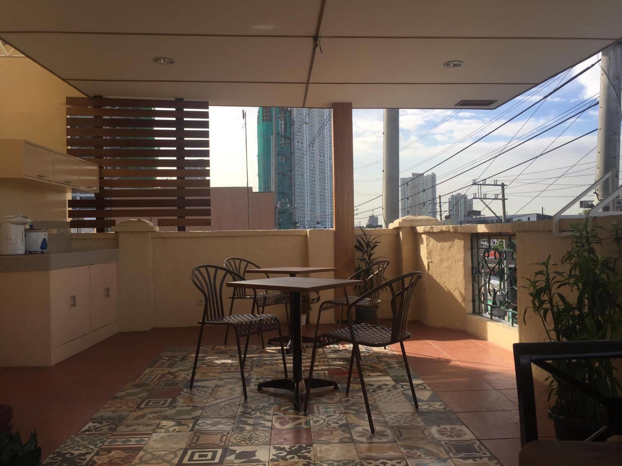 1 River Central Hostel Makati City Exterior foto